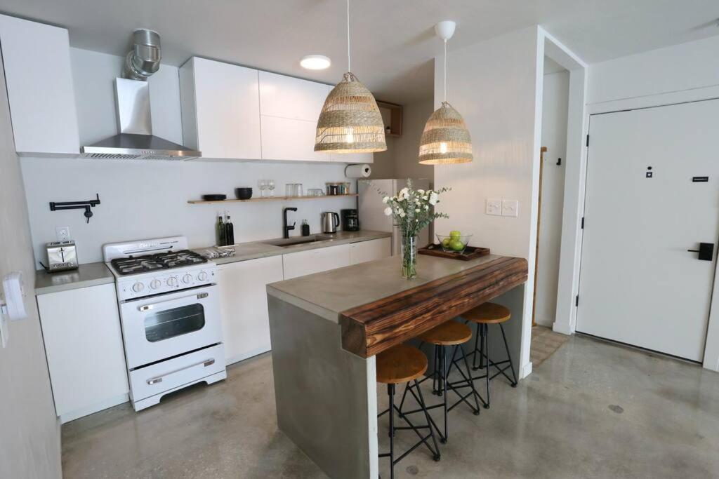 Concrete Suite 5 Min Walk To Shands Uf Gainesville Ngoại thất bức ảnh
