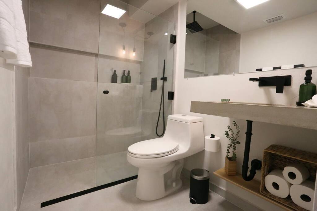 Concrete Suite 5 Min Walk To Shands Uf Gainesville Ngoại thất bức ảnh