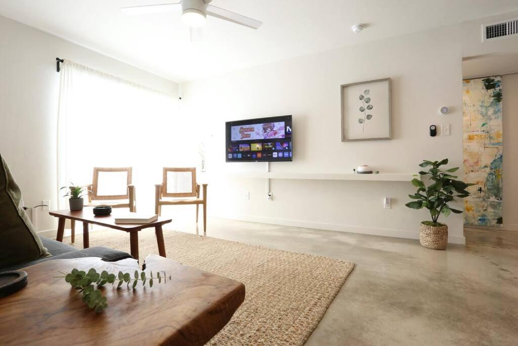 Concrete Suite 5 Min Walk To Shands Uf Gainesville Ngoại thất bức ảnh